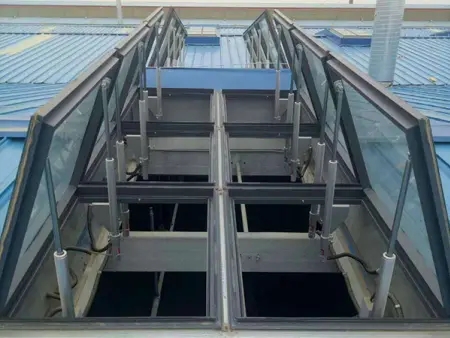 電動排煙窗.jpg